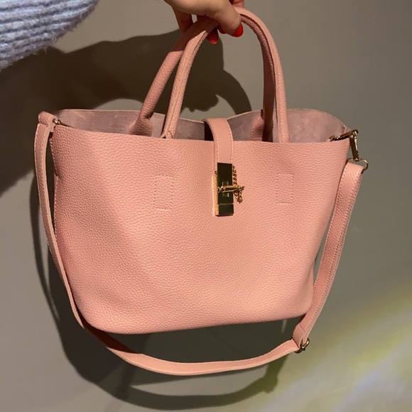 💙3/$30•🔥 Pink faux leather Tote Bag📦🤩 - Picture 2 of 7